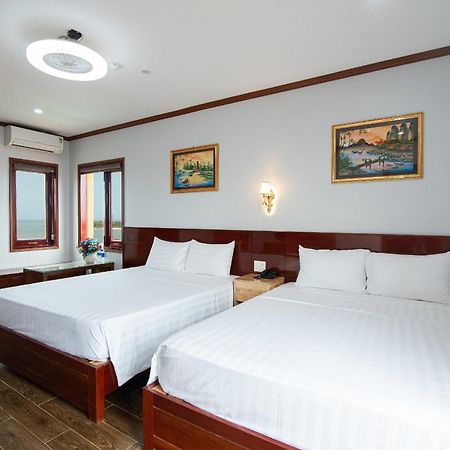 Minh Quang Hotel Dong Hoi Exterior photo