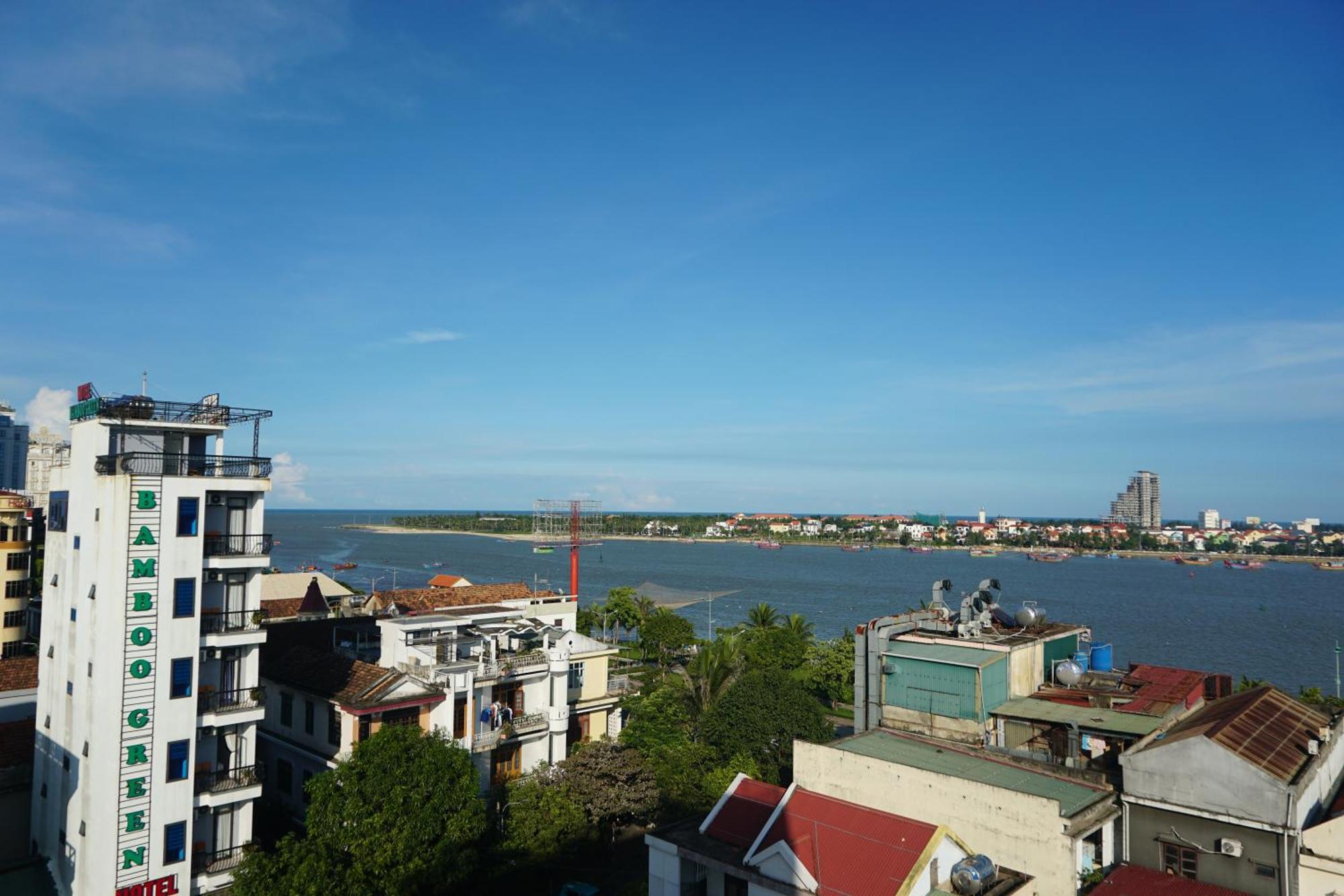 Minh Quang Hotel Dong Hoi Exterior photo